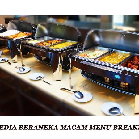 Merpati Hotel Pontianak Eksteriør billede