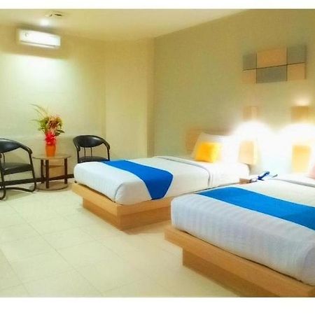 Merpati Hotel Pontianak Eksteriør billede