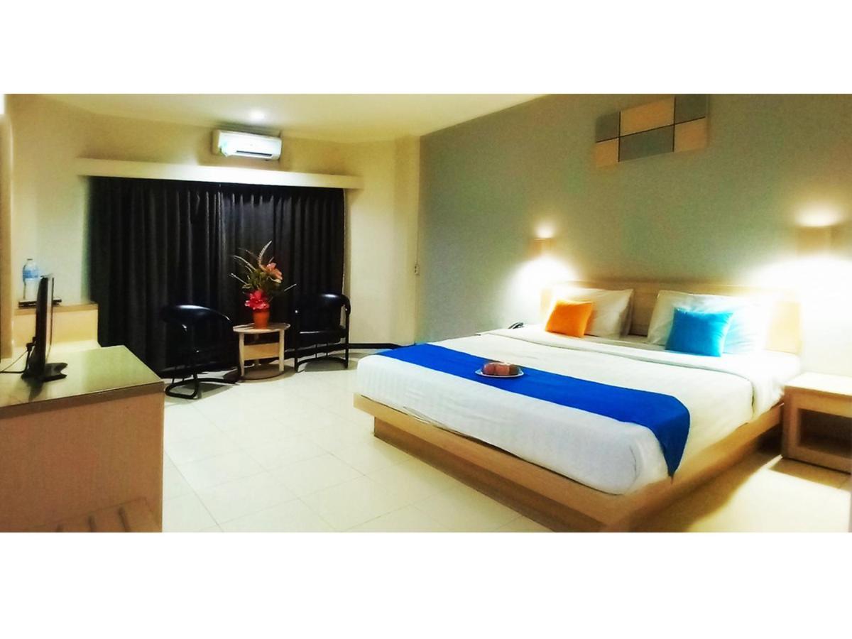 Merpati Hotel Pontianak Eksteriør billede