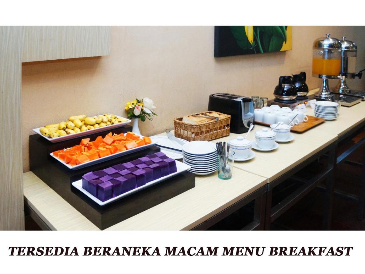 Merpati Hotel Pontianak Eksteriør billede