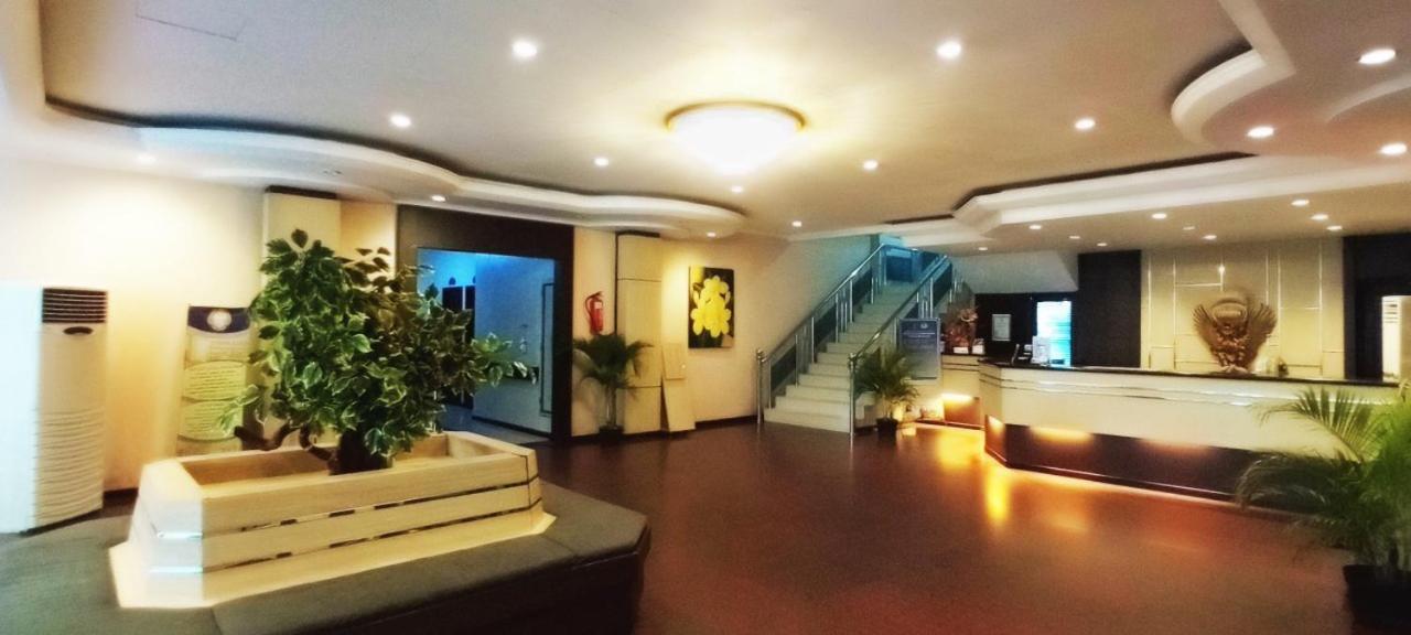 Merpati Hotel Pontianak Eksteriør billede