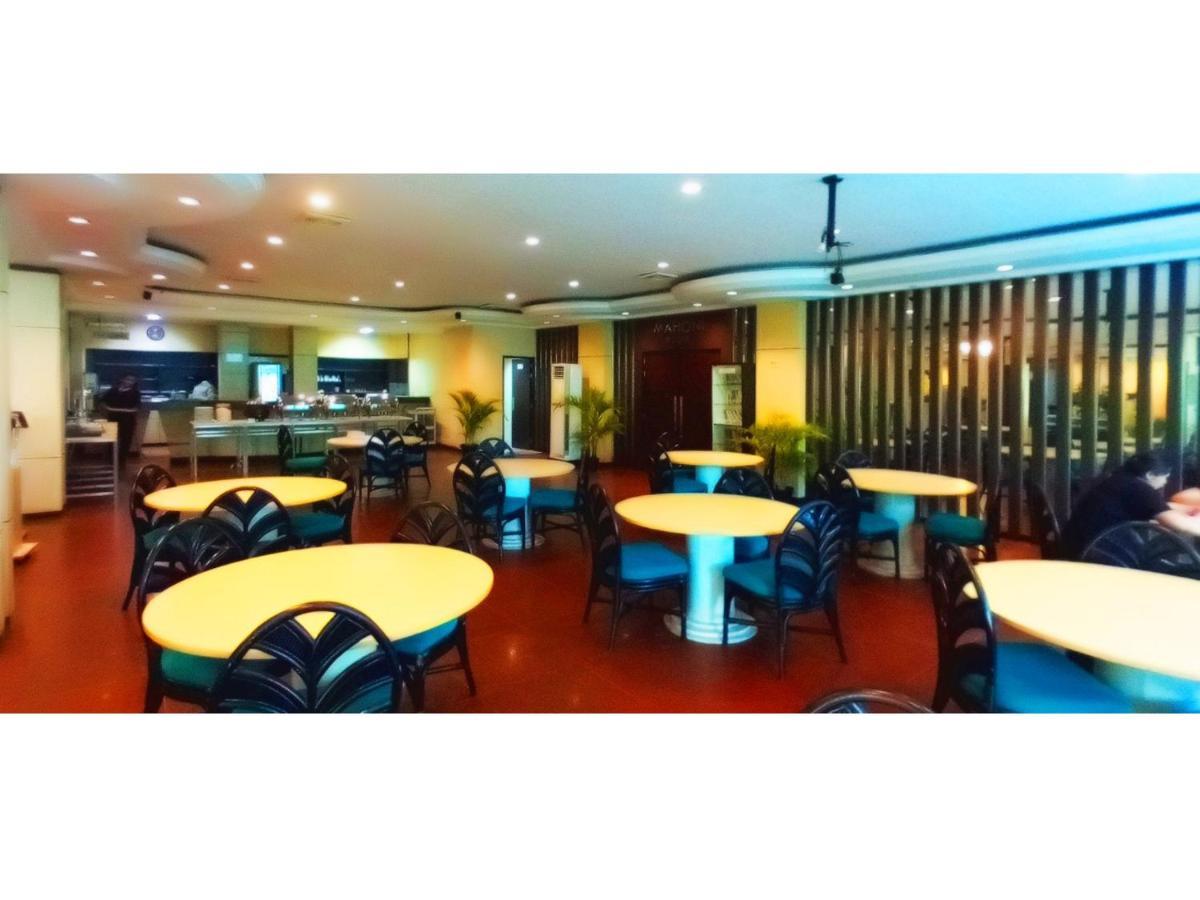 Merpati Hotel Pontianak Eksteriør billede