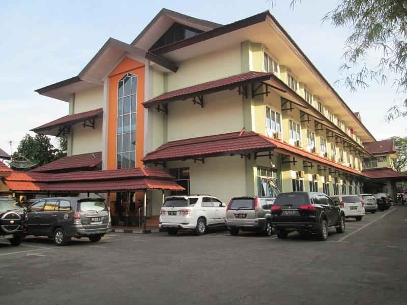 Merpati Hotel Pontianak Eksteriør billede