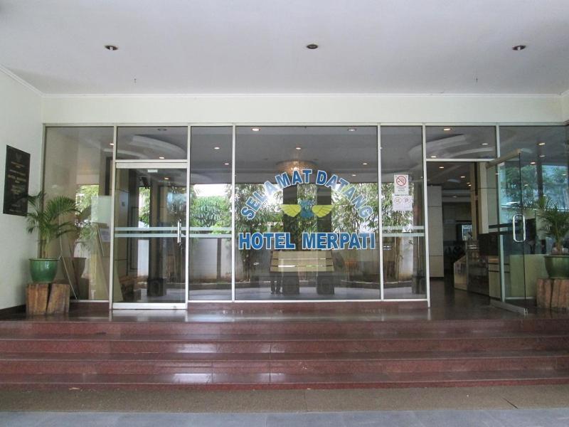 Merpati Hotel Pontianak Eksteriør billede