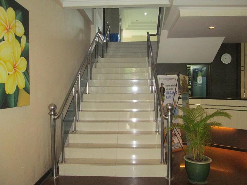 Merpati Hotel Pontianak Eksteriør billede